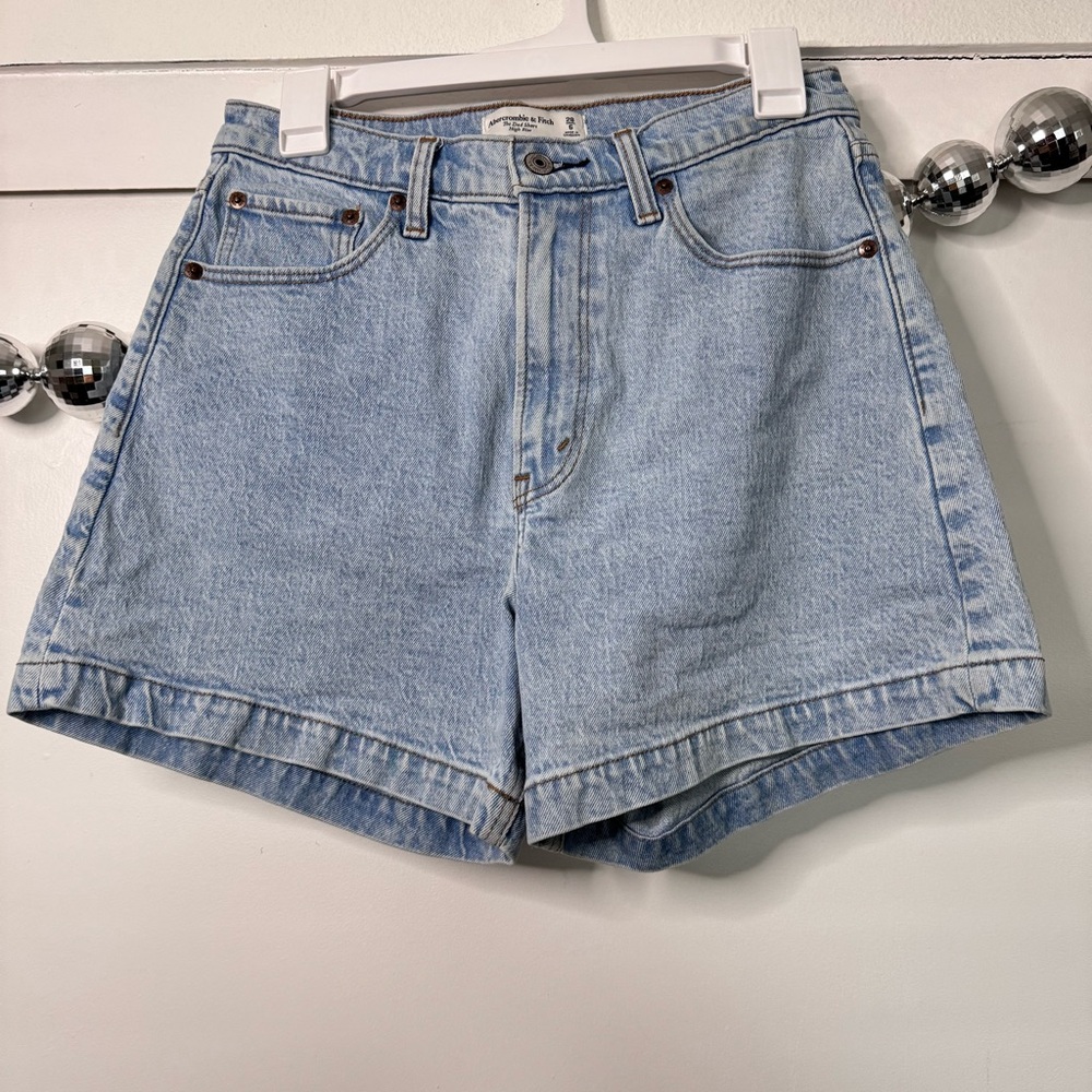 Abercrombie the dad shorts high rise light wash denim - Picture 4 of 6